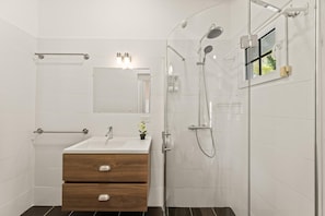 Ducha, secador de pelo, bidet