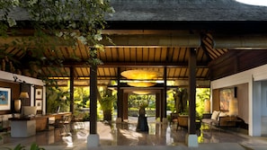 A spacious indoor area with a high ceiling, wooden beams, and a central circular table. - Sudamala Resort, Komodo, Labuan Bajo (LABUAN BAJO)