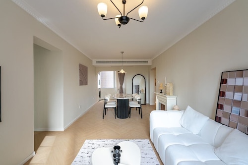 Fabulous 3-bedroom apartment close to Riyueguang Shopping Area