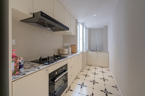 Fabulous 3-bedroom apartment close to Riyueguang Shopping Area