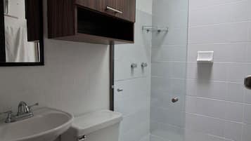 Standard House, 2 Bedrooms, Pets allowed | Bathroom | Towels