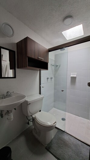 Standard House, 2 Bedrooms, Pets allowed | Bathroom | Towels - Casa Torremolinos en Coto Privado (Zapopan)