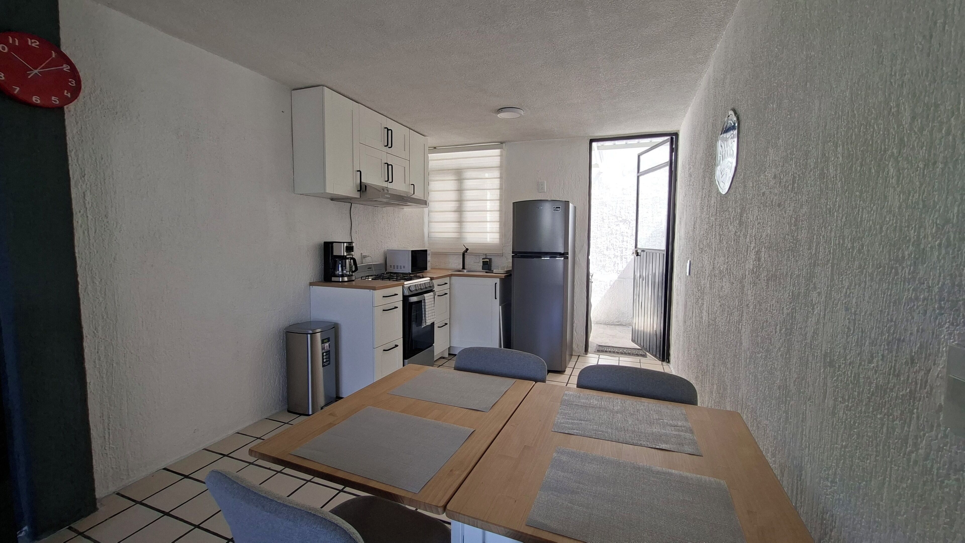 Standard House, 2 Bedrooms, Pets allowed | Private kitchen | Microwave, cookware/dishes/utensils