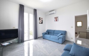 TV - 2 bedroom beautiful apartment in Albenga (Albenga)