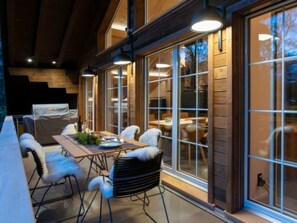 Outdoor dining - Chalet Margaux Penthouse by Interhome (Lauterbrunnen)