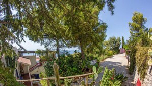 Property grounds - Beautiful home in Sperlonga (Sperlonga)