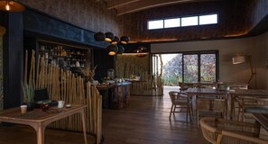 Restaurant - Euphorbia Mashatu (Lentswelemoriti)