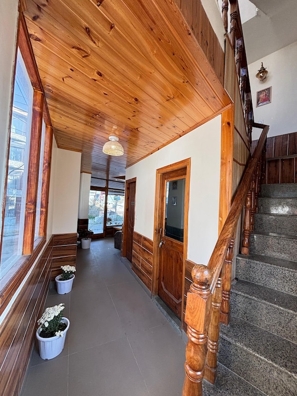 Lobby - The Berlin Cottage (Manali)