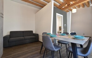 Dining - 1 bedroom pet friendly apartment in Palermo (Palermo)