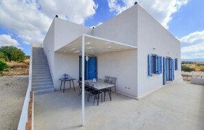 Outdoor dining - Nice home in Menfi with house a panoramic view (Menfi)