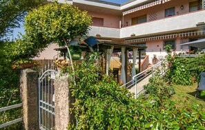 Property grounds - 2 bedroom gorgeous apartment in Marina di Massa (Marina di Massa)