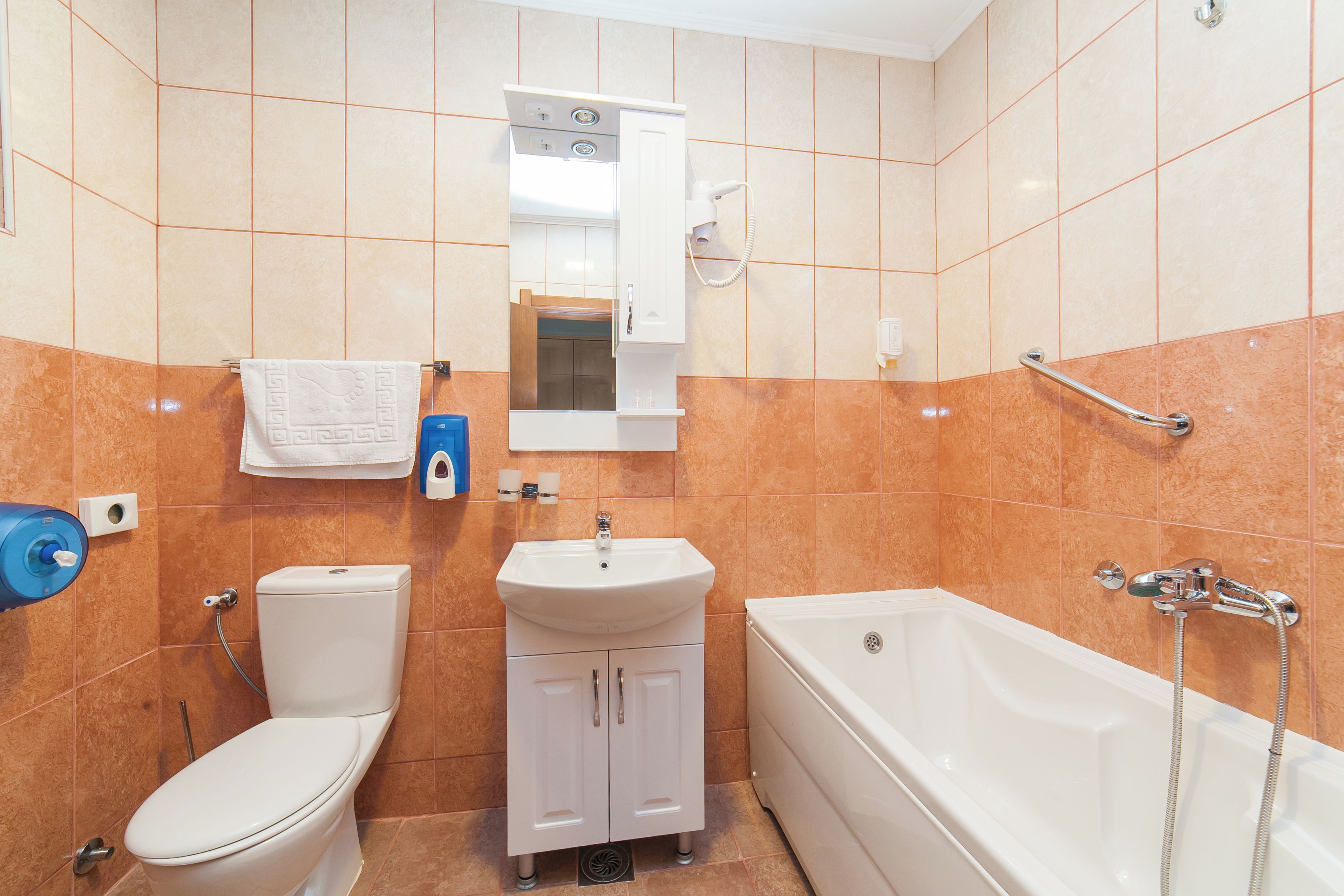 A bathroom with a toilet, sink, and bathtub.