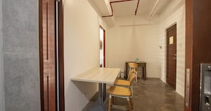 Ảnh chưa phân loại, 2 trong số 28 ảnh, nút