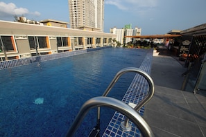 Ảnh chưa phân loại, 3 trong số 28 ảnh, nút