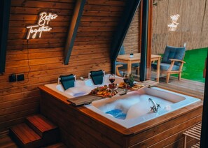 A wooden cabin with a hot tub, wooden furniture, and a neon sign. - Maya Sapanca (Sapanca)