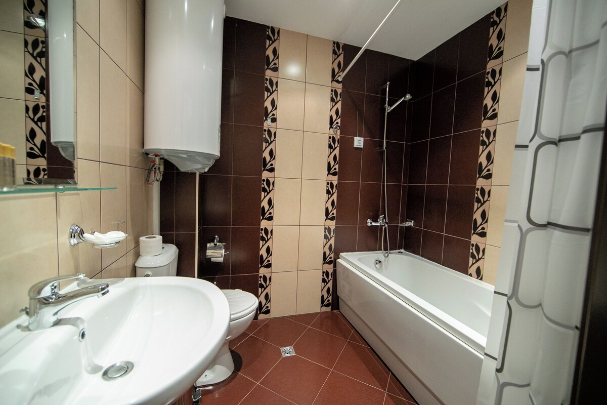 A bathroom with a sink, toilet, and bathtub.