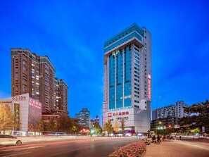 View from property - Ibis Chengdu Kuanzhai Alley Center Hotel (Chengdu)