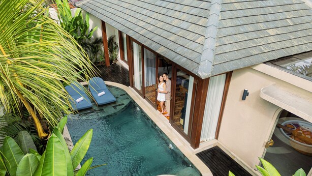 A pool area with lounge chairs, a small pool, and tropical plants. - Asvara Luxury Resort Ubud By Ini Vie hospitality (Payangan)