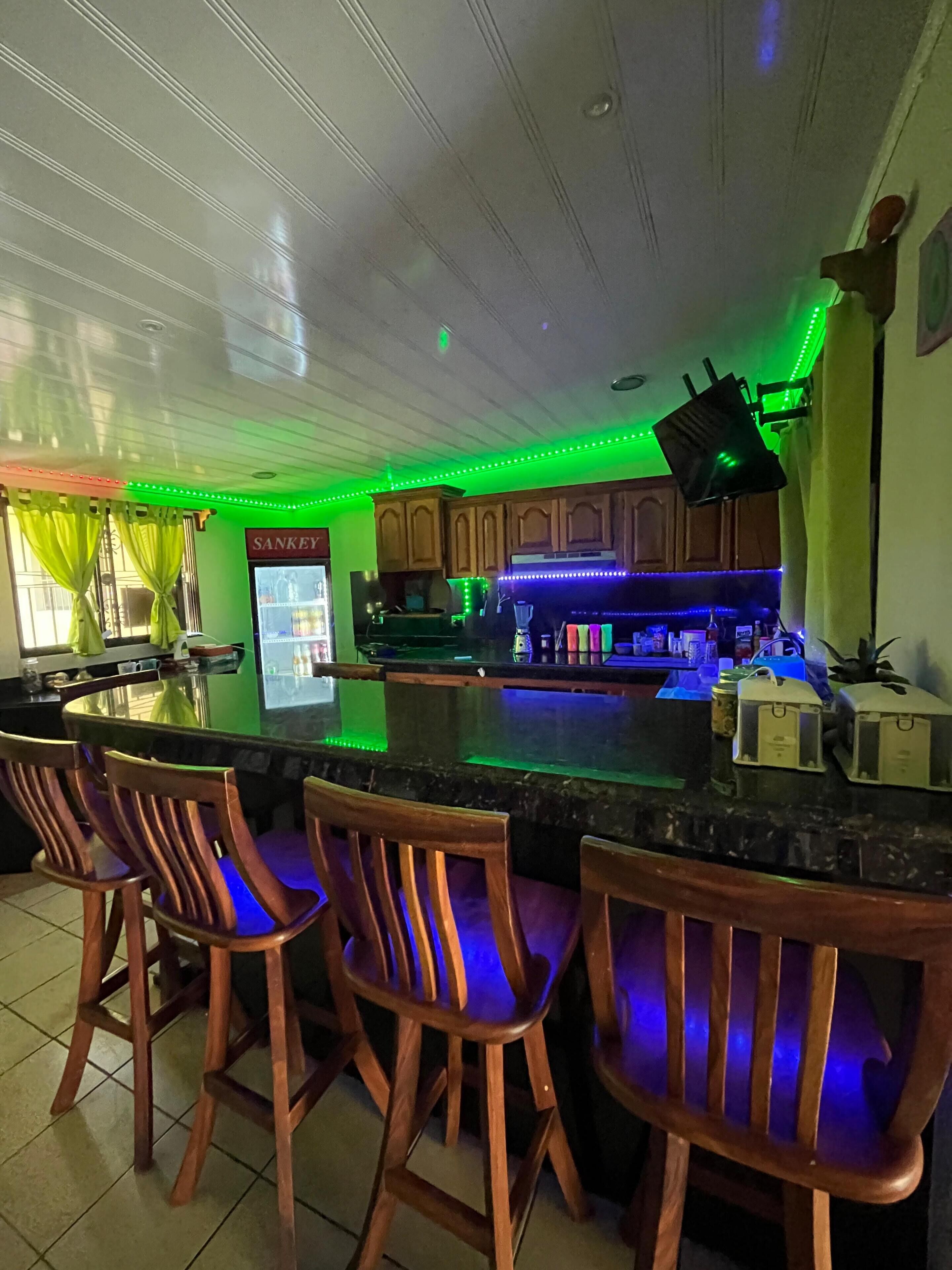 Bar (trong khuôn viên)