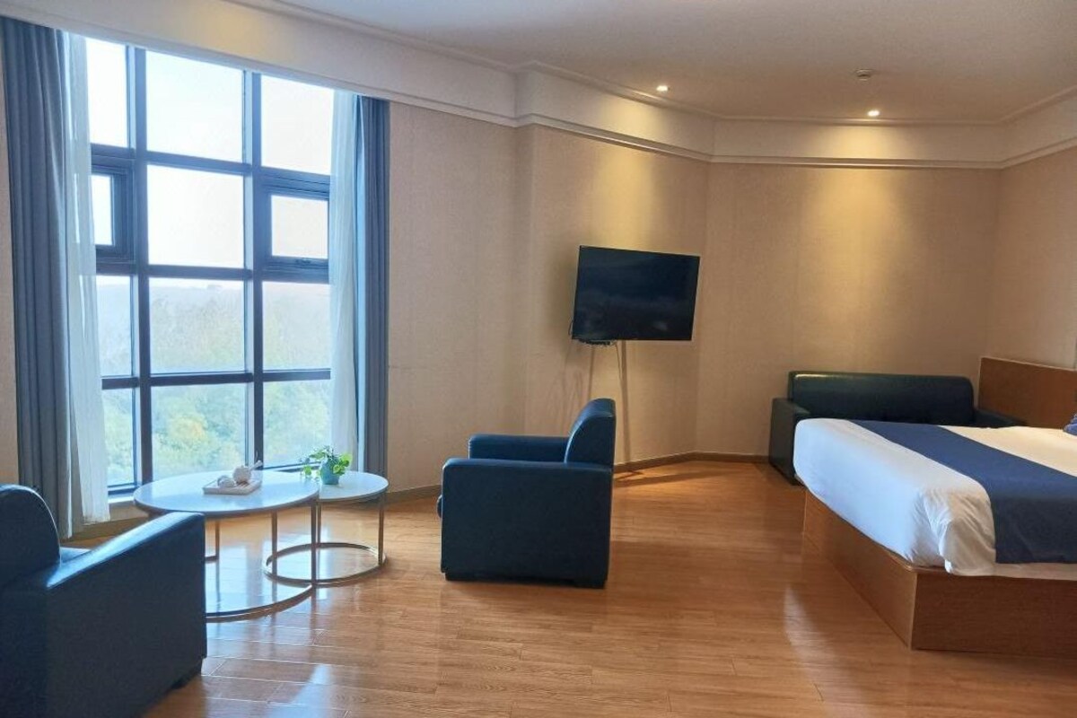 Sunrise View Room