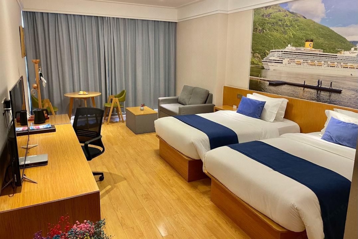 Superior Twin beds room