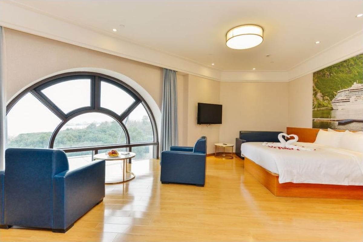 Executive Landscape Room