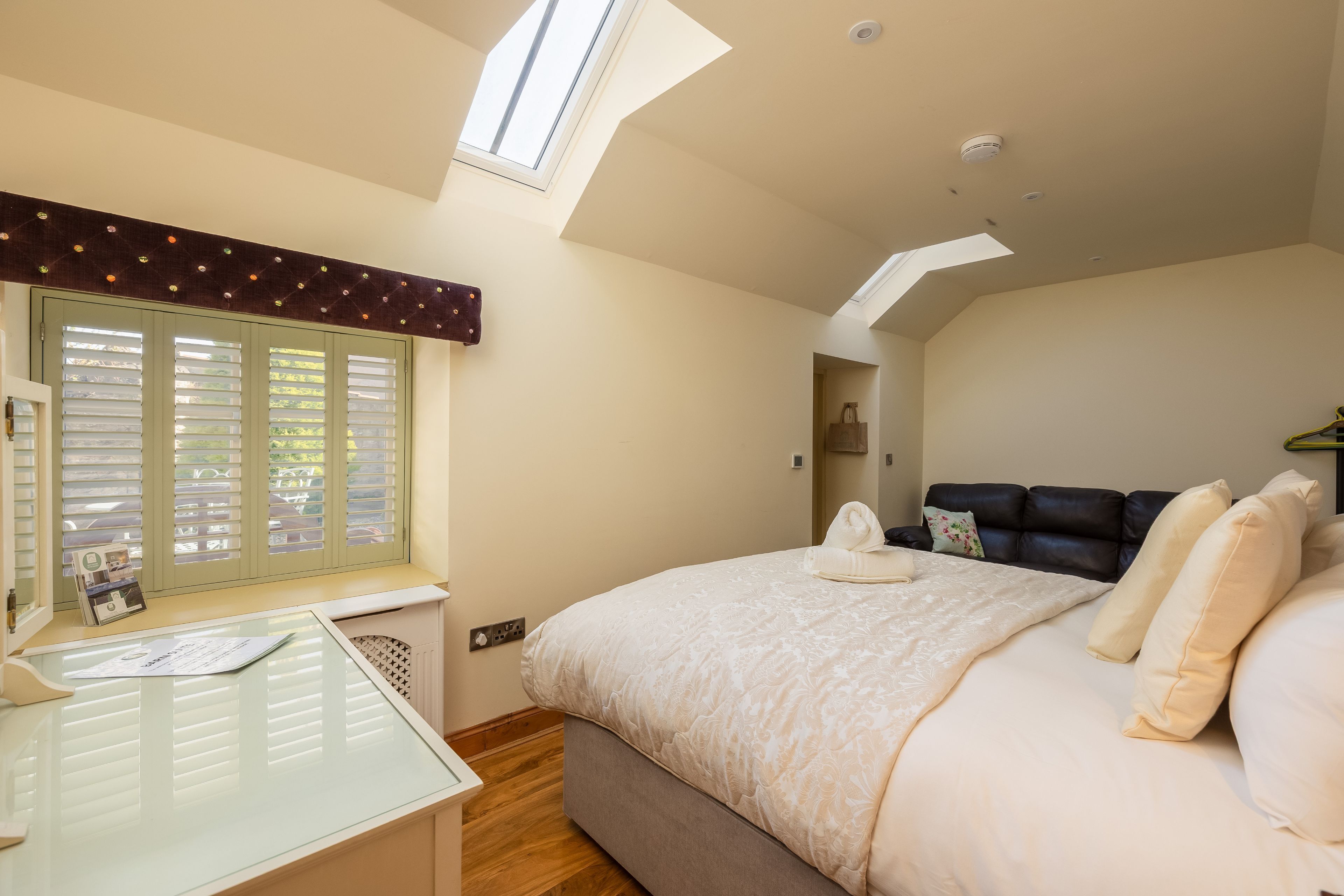 5 bedrooms, WiFi, bed sheets