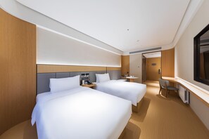 A hotel room with two beds, a desk, a chair, and a television. - Ji Hotel Beijing Beiqing Road Zhongguancun Environ (Beijing)
