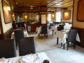 Restaurant - Logis Hotel Du Commerce Joncy (Joncy)