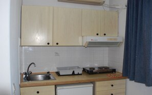 Room - Renia Hotel (Malevizi)