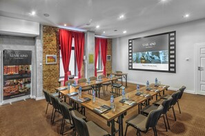 A conference room with a long table, chairs, and a projector screen. - Cinema Rooms - Piotrkowska (Łódź)
