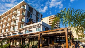 A multi-story hotel with balconies, outdoor seating, and a pool area. - Albades Hotel & Spa (Benicassim)