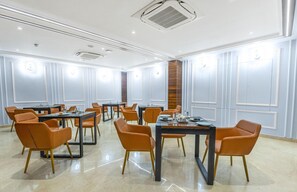 Restaurant - Pride Hotel Rishikesh (Narendranagar)