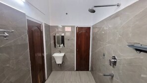 Room - The Castleton Mansion And The Castleton Apartment (Guwahati)