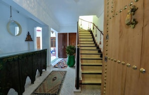 الإطلالة من المنشأة