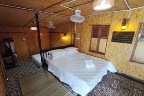 A room with a bed, a fan, a window, and a wall-mounted light fixture. - Aeden Villa Roomstay & Homestay By Zuzu (Kuala Kangsar)