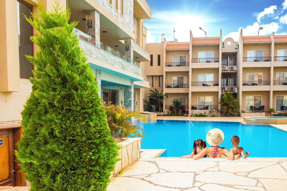 junior suite single pool view