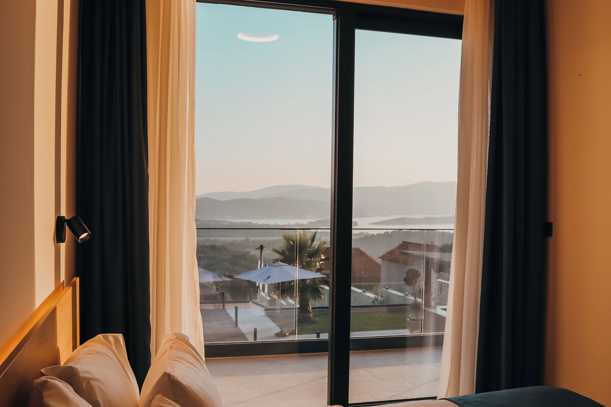 Superior Sea View