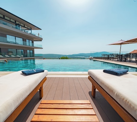 Pool. Royal Blue Resort And Residences