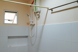 Bathroom - Reddoorz @ Sir G Hotel D'mall Boracay (Boracay Island)