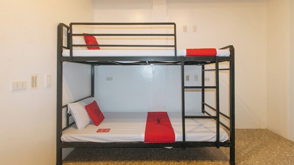 Room - Reddoorz @ Recson Boracay Hostel (Caloocan)