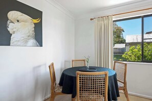 Dining - Barker Retreat at Burrill Lake (Burrill Lake)
