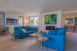Living area - LA CROIX-VALMER - 7 BEDROOMS - CLOSE TO THE BEACH - SEA AND GARDEN VIEW (LA CROIX VALMER)