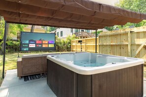 Tina de hidromasaje al aire libre