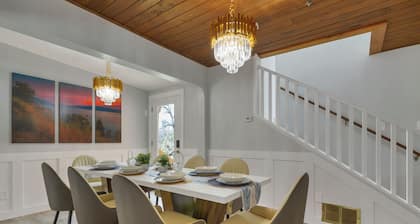 .50 Acre Property - Spacious Living with Wood Accents - Sleeps up to 20