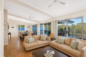 Living area - Dream Weaver at Bawley Point (Bawley Point)