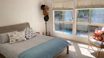 2 bedrooms, iron/ironing board, bed sheets