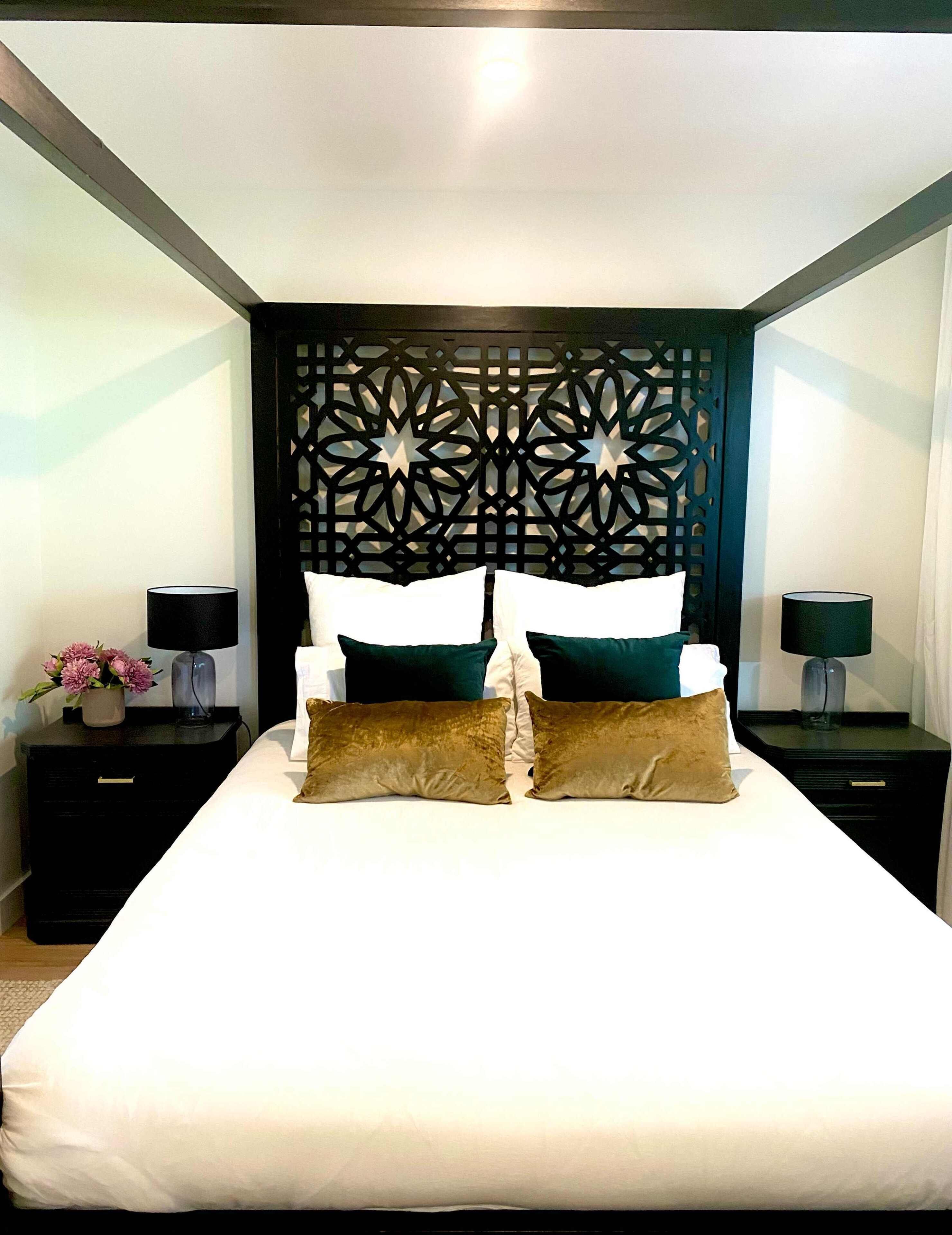 5 bedrooms, iron/ironing board, bed sheets