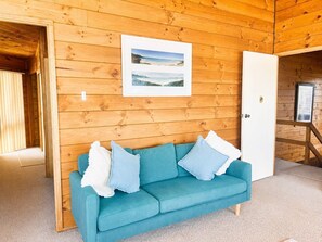 TV - Ocean's Kiss at Mollymook (Mollymook Beach)