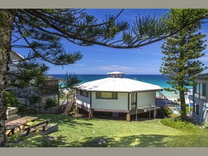 Exterior - Ocean's Kiss at Mollymook (Mollymook Beach)